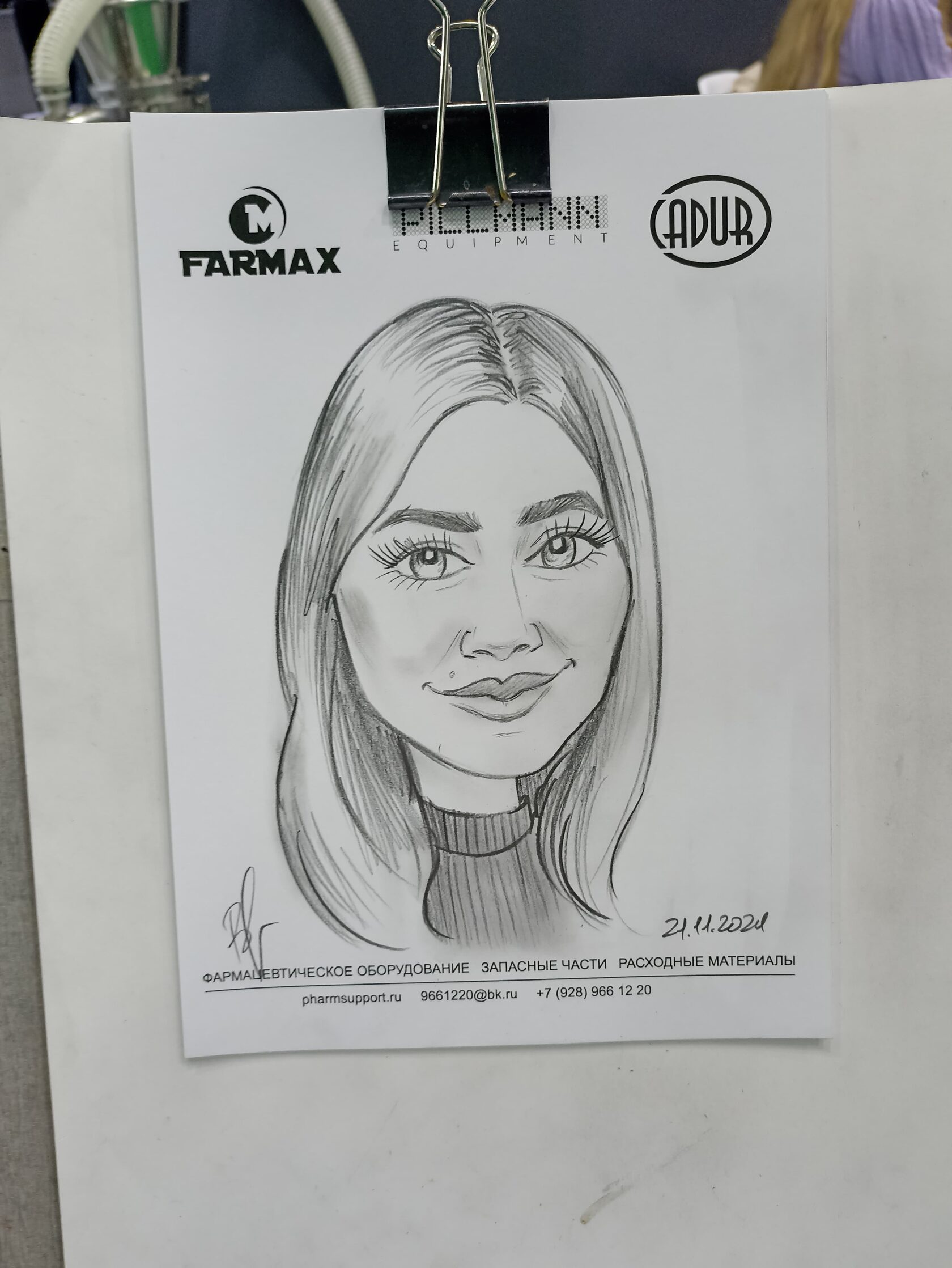 Шаржи для гостей стенда «Ист Индастриал Сэппорт» на Pharmtech & Ingredients 2024